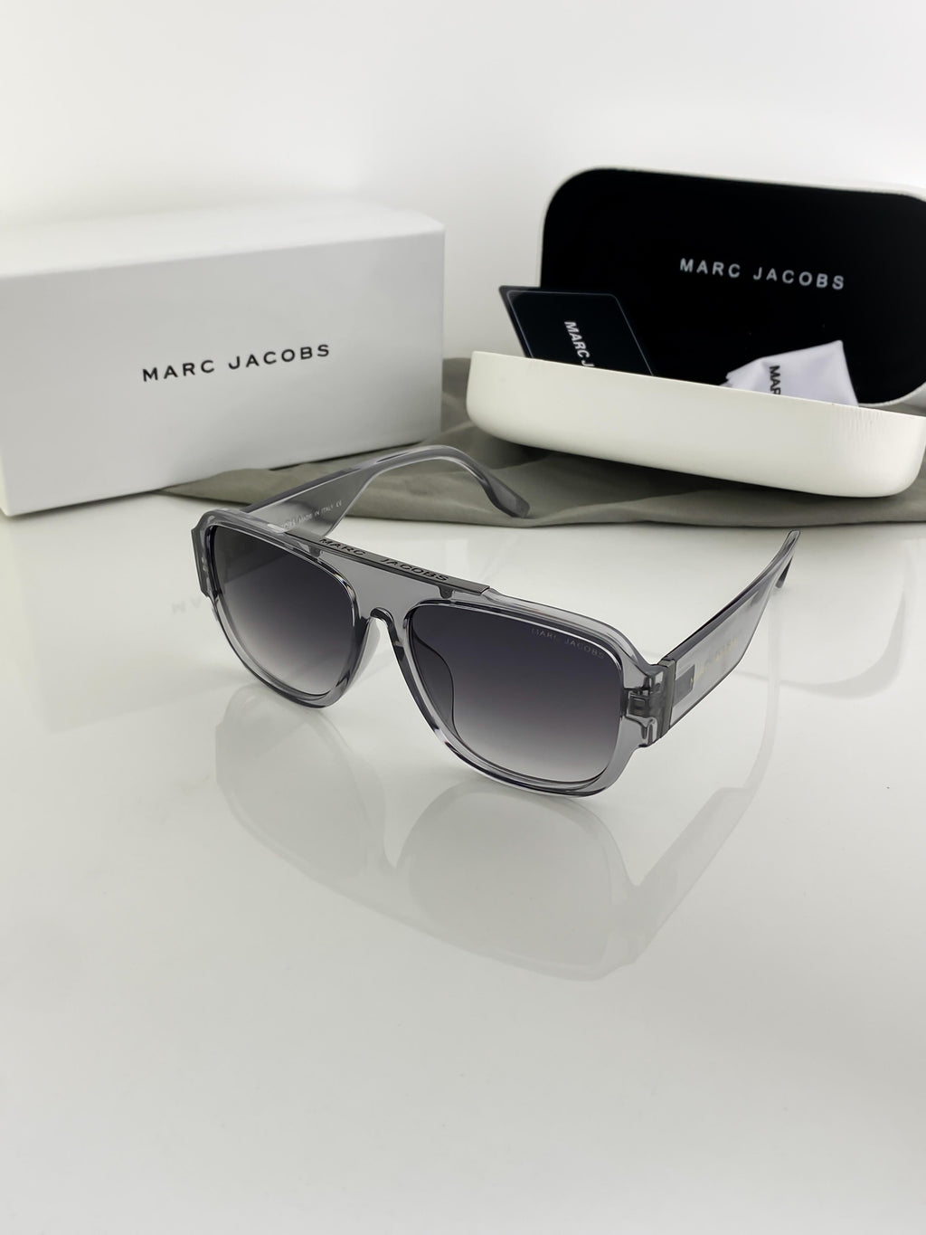 MARC JACOBS SUNGLASSES WITH ORIGINAL BOX AND KIT